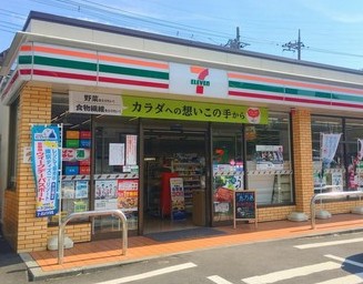 コンビニ　セブンイレブン 横浜しらとり台店（コンビニ）まで539m