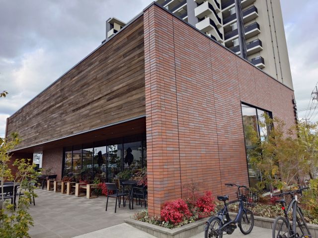 飲食店　スターバックスコーヒー岡山中仙道店（飲食店）まで657m