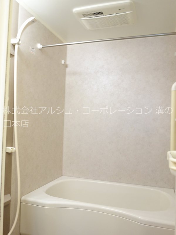 バス・シャワールーム　浴室乾燥機能付で雨の日も安心♪