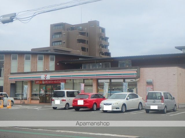 コンビニ　セブンイレブン（コンビニ）まで107m