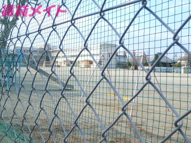 小学校　桑名市立日進小学校（小学校）まで600m