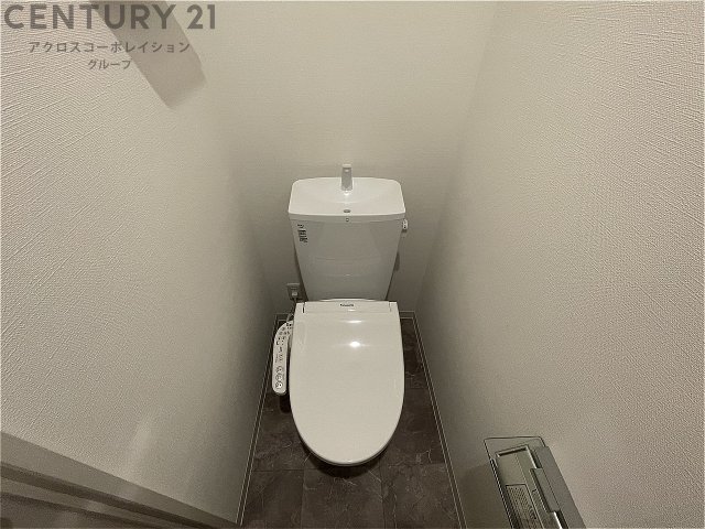 トイレ　温水洗浄便座付きのトイレです♪