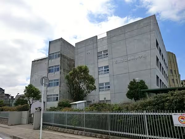 小学校　市川市立妙典小学校（小学校）まで690m