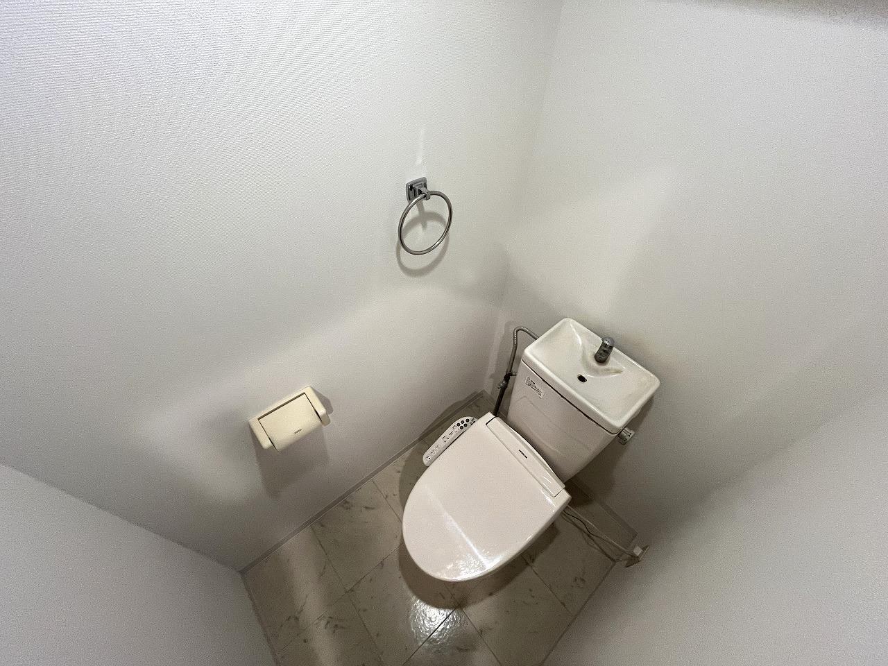 トイレ　ウォシュレット付の洋式トイレです♪