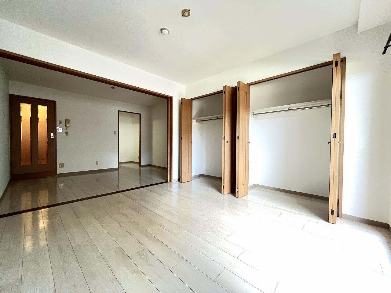 その他部屋・スペース　続き間で家具の配置もしやすい広々としたお部屋です♪