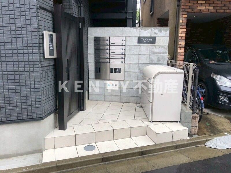 エントランス　落ち着いたエントランスです