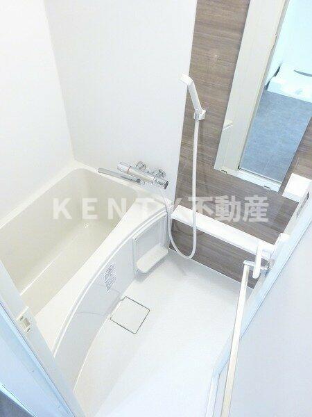 バス・シャワールーム　コンパクトで使いやすいお風呂です