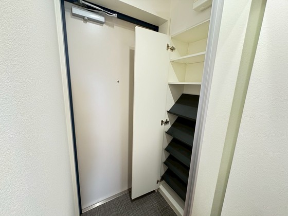 玄関　※別部屋の写真です
