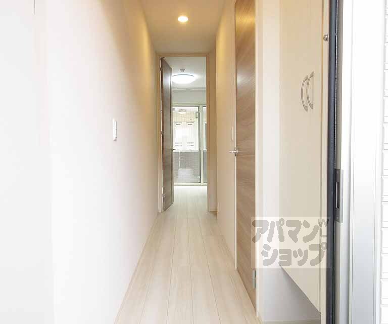 その他部屋・スペース　まっすぐの廊下です・