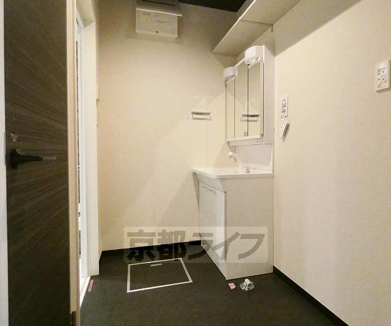 洗面設備　広々とした洗面所