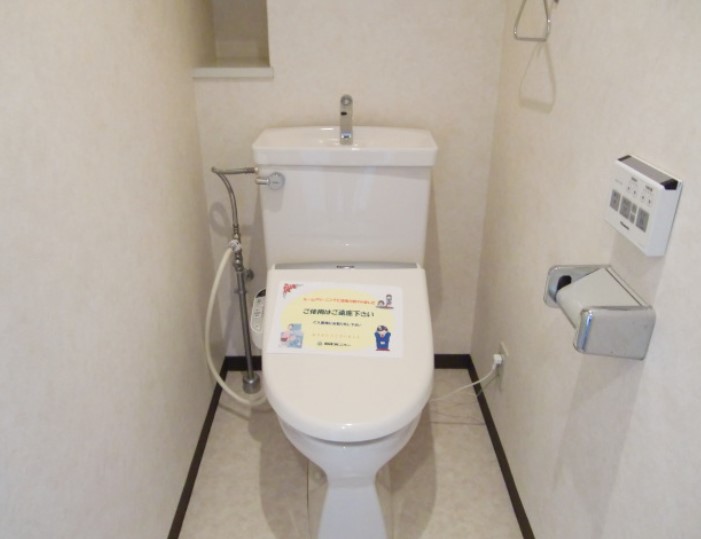 トイレ　※同タイプの写真となり、実際のお部屋とは異なる場合があります