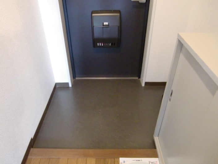 玄関　※同タイプの写真となり、実際のお部屋とは異なる場合があります