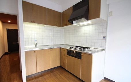 キッチン　※同タイプの写真となり、実際のお部屋とは異なる場合があります