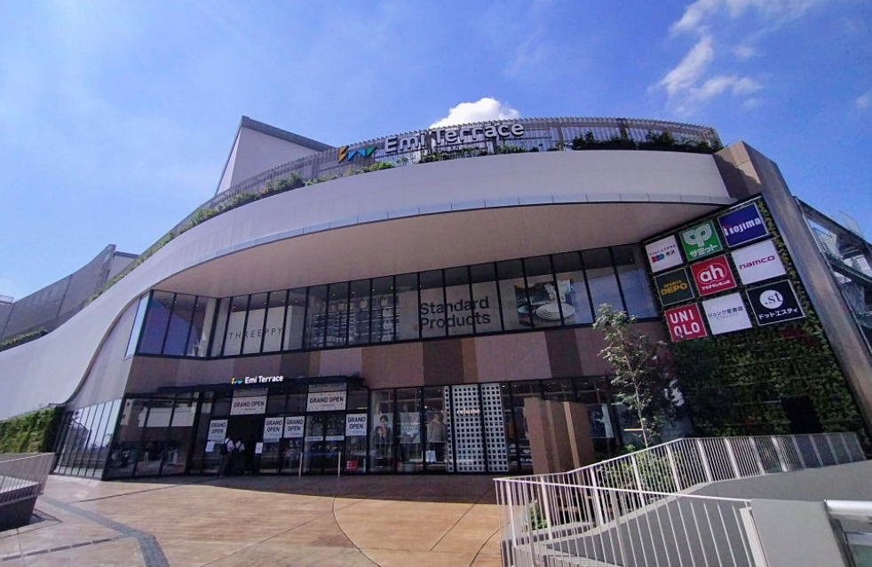 ショッピングセンター　エミテラス所沢（ショッピングセンター）まで748m