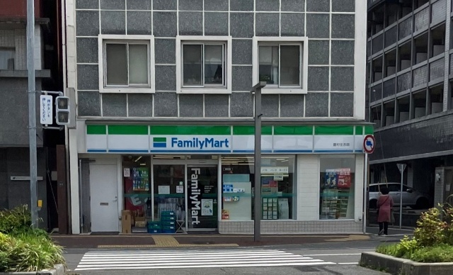 コンビニ　ファミリーマート豊村住吉店（コンビニ）まで258m