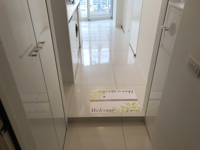 玄関　※別部屋の参考写真です。