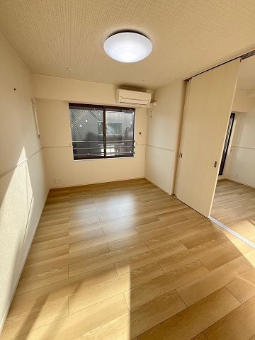 その他部屋・スペース　広くて明るい寝室