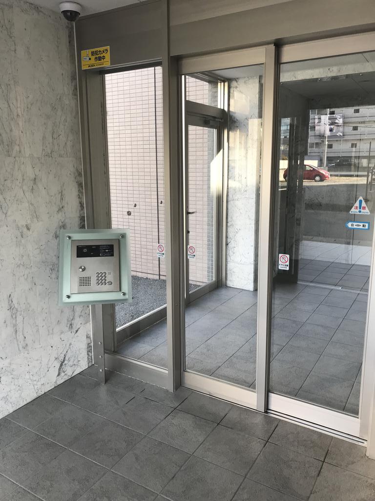 玄関　オートロックで防犯対策も