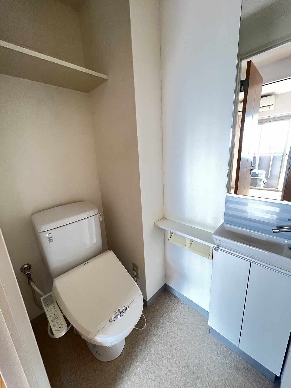 トイレ　温水洗浄便座付のトイレです