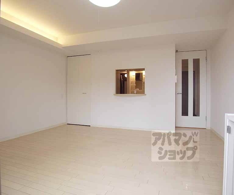 居室・リビング　落ち着いた雰囲気のお部屋となっています