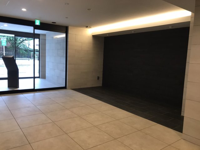 エントランス　☆落ち着いたロビーです