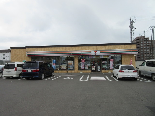 コンビニ　セブンイレブン札幌発寒12条店（コンビニ）まで364m