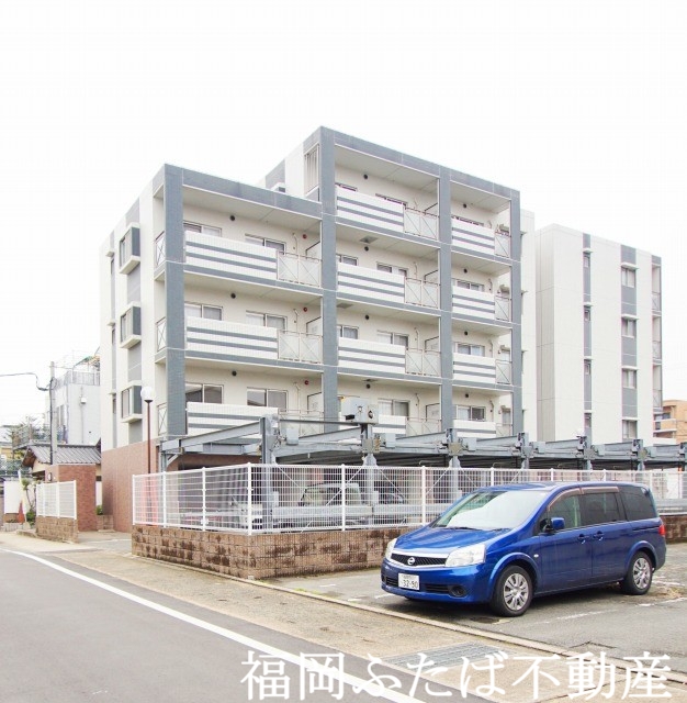 カラコレスIIIの外観写真
