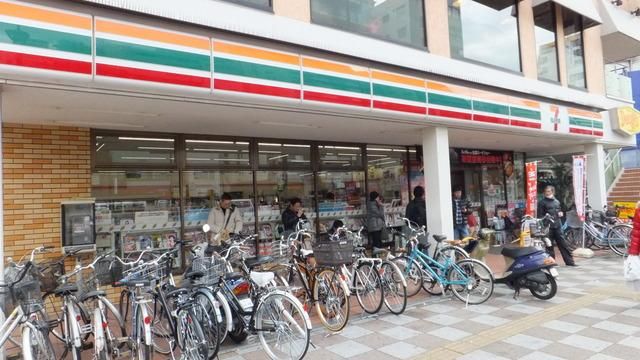 コンビニ　セブンイレブン（コンビニ）まで128m