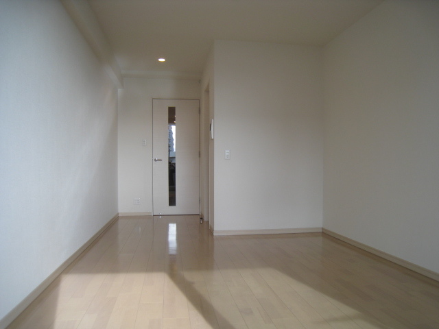 居室・リビング　※同タイプ参考写真（床・建具の色が異なる場合があります）