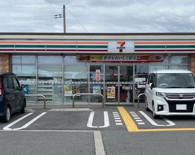 コンビニ　セブンイレブン社町社店（コンビニ）まで750m