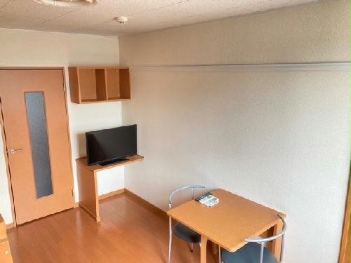 居室・リビング　※現況優先。テレビのサイズは部屋により異なります。