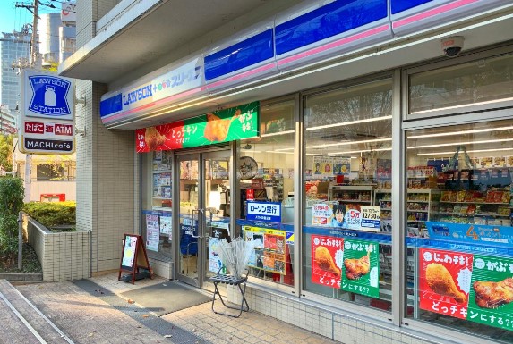 コンビニ　ローソン・スリーエフ北新宿店（コンビニ）まで107m