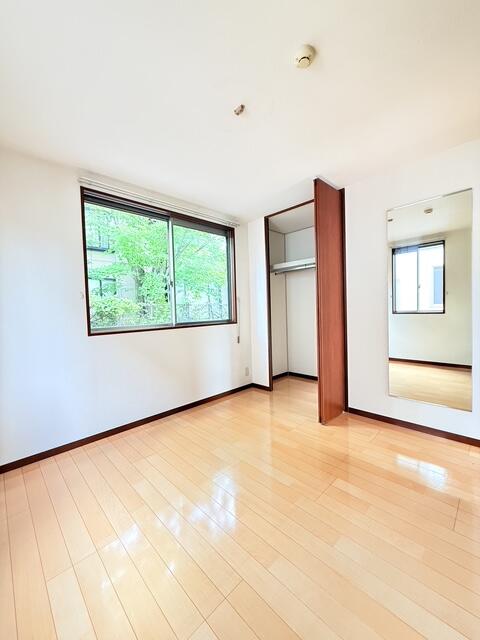 その他部屋・スペース　お持ちの家具の配置を考えると洋室のお部屋が暮らしやすいという