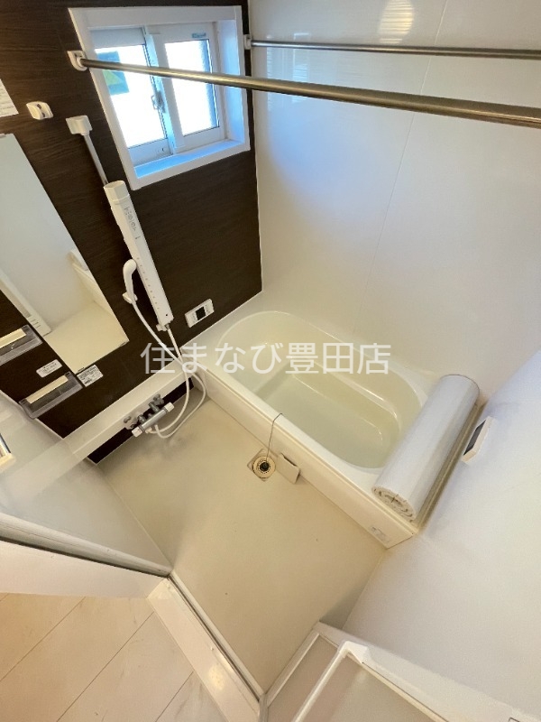 バス・シャワールーム　同型別部屋写真（反転）