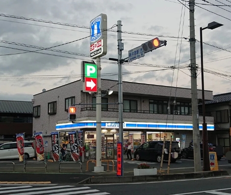 コンビニ　ローソン新井宿駅前店（コンビニ）まで95m