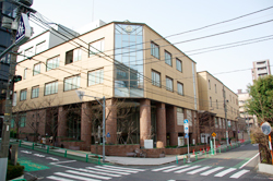 役所　千代田区役所麹町出張所（役所）まで607m
