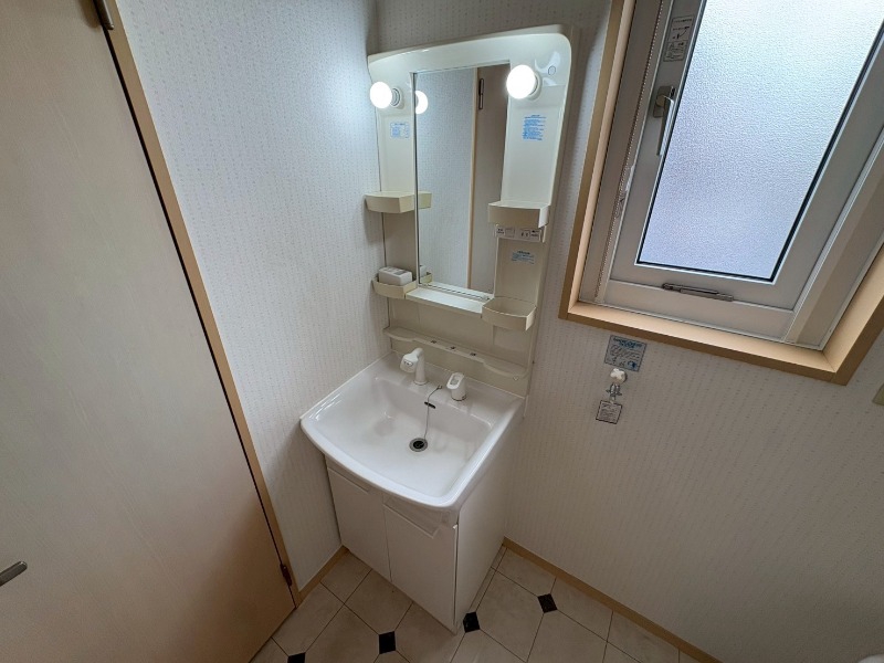 洗面設備　こちらに洗面台があります。朝の洗顔はこちらで。