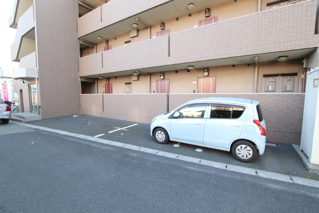 駐車場　【空要確認】敷地内駐車場です