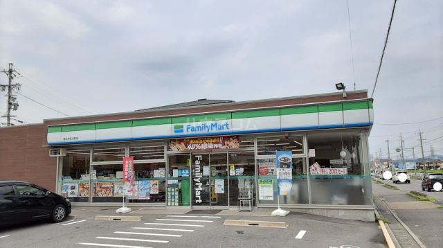 コンビニ　ファミリーマート松本町店（コンビニ）まで611m