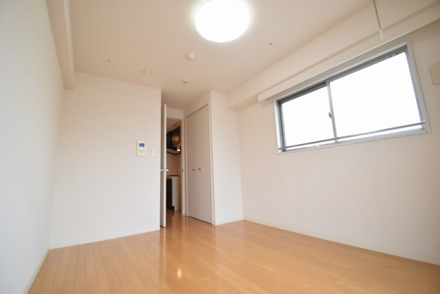 居室・リビング　綺麗なお部屋です。（写真は角部屋）