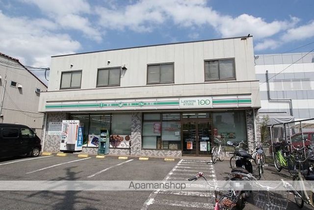 コンビニ　ローソンストア１００（コンビニ）まで162m