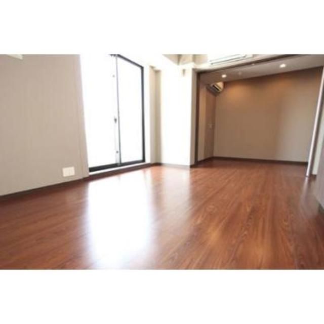 居室・リビング　写真は同タイプ住居です。