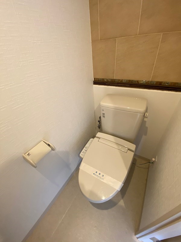 トイレ　違うお部屋の写真です。ご参考までに