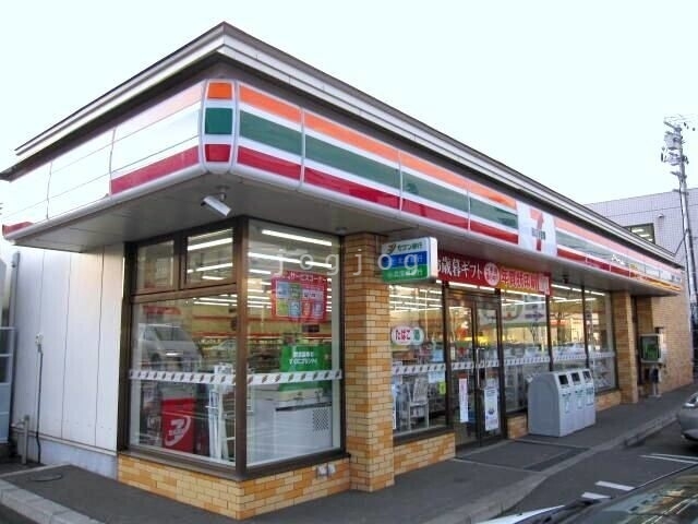 コンビニ　セブンイレブン北広島駅前店（コンビニ）まで283m