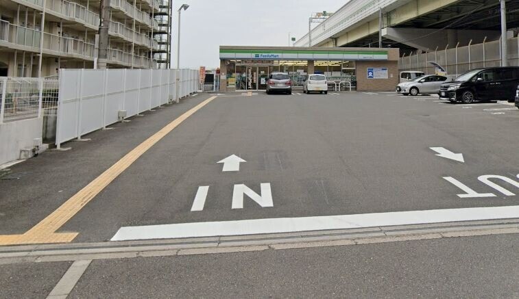 コンビニ　ファミリーマート海老江三丁目店（コンビニ）まで361m