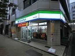 コンビニ　ファミリーマート神田多町店（コンビニ）まで117m