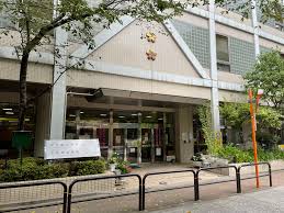 小学校　千代田区立千代田小学校（小学校）まで186m