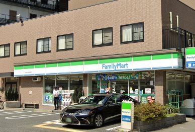 コンビニ　ファミリーマート 大阪回生病院前店（コンビニ）まで50m