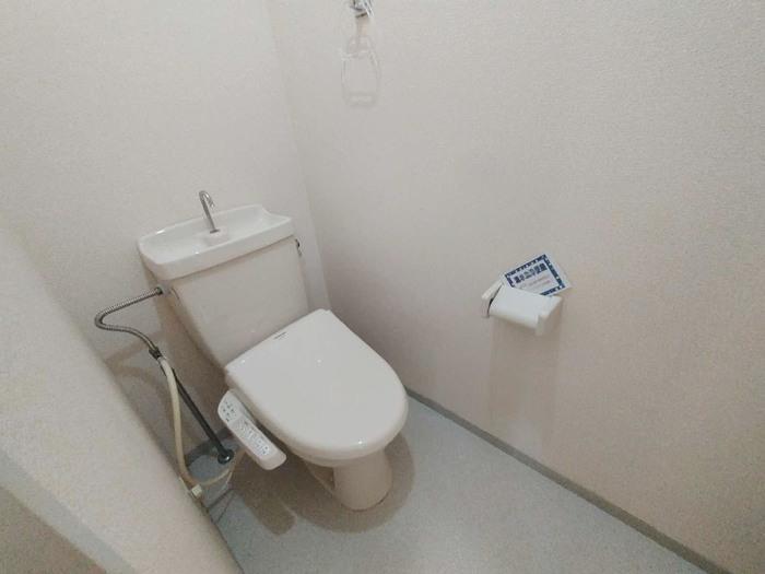 トイレ　温水洗浄便座