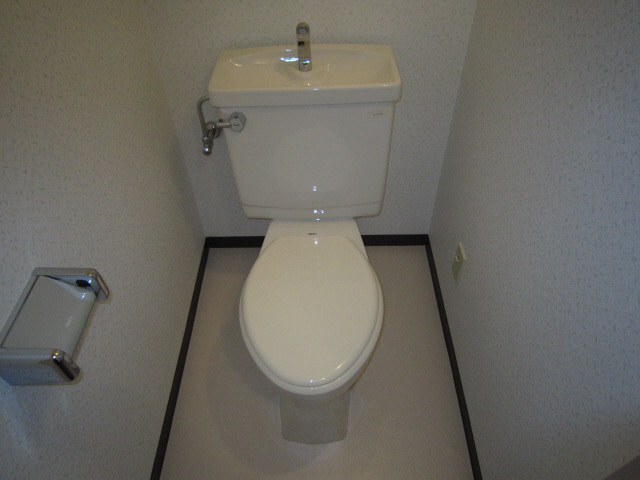 トイレ　写真は同マンションの他のお部屋のものです